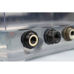 超5类RJ45插座，加固型IP68防松螺母，阳极化抛光，配备防尘帽的图片